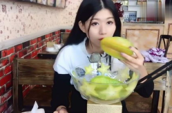 胡妞妞小姐姐,魅力四溢，青春风采无限